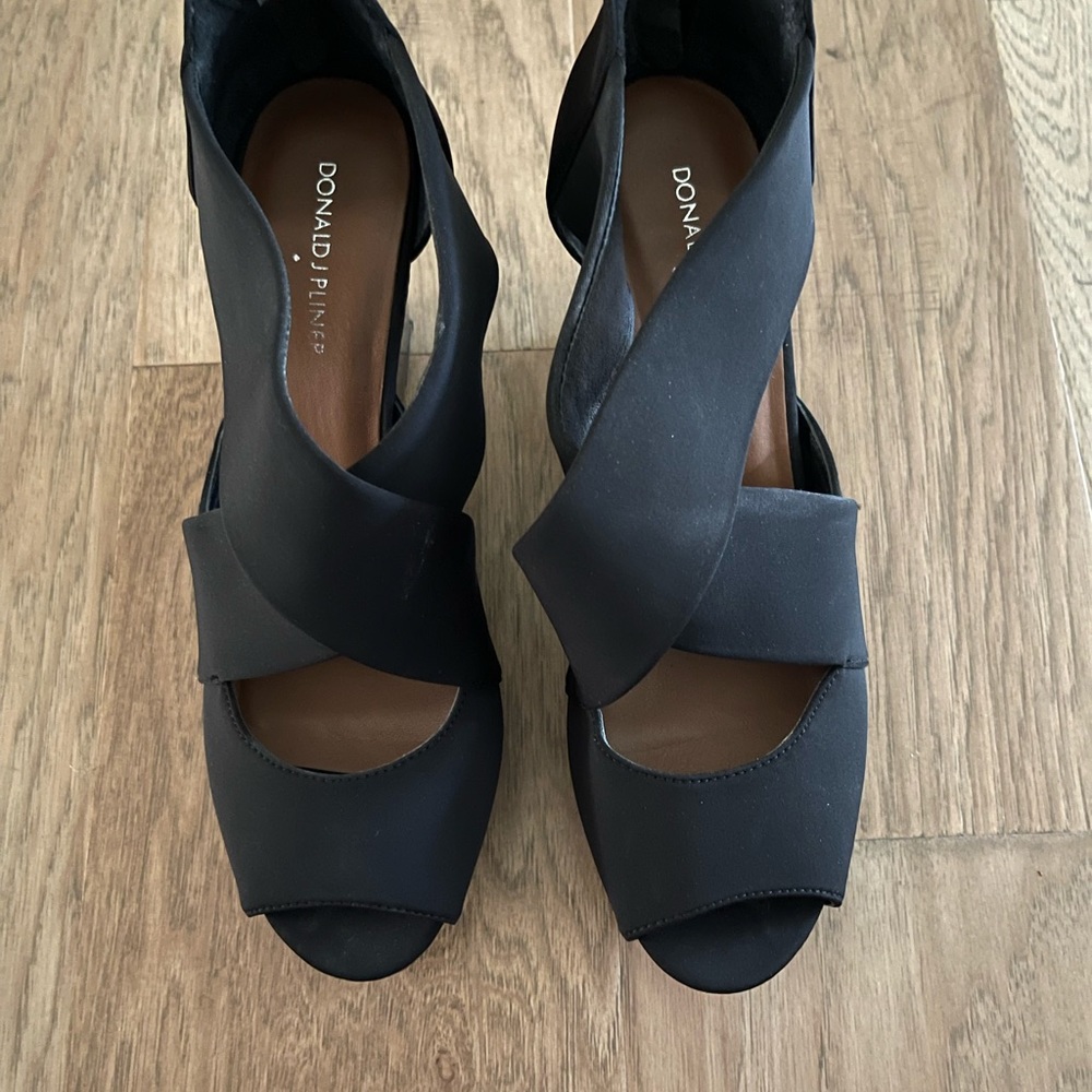 Donald Pliner wedge